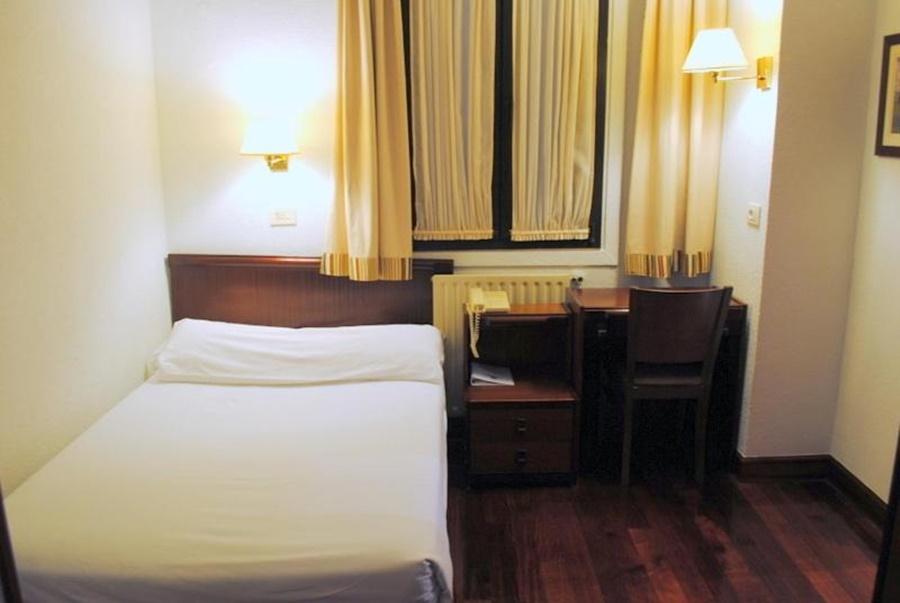 Hotel Zarauz Bilik gambar